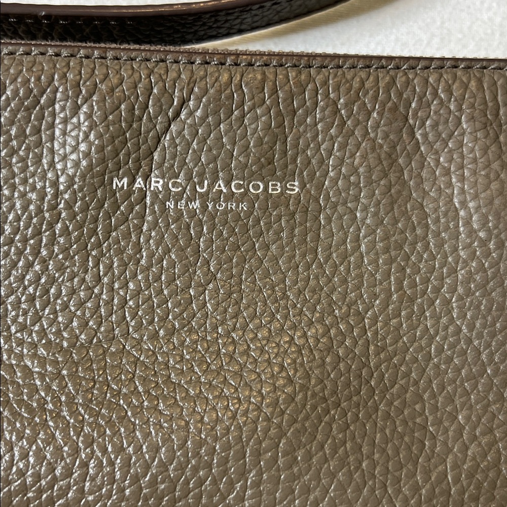 Marc Jacobs pebbled leather crossbody bag in taupe.